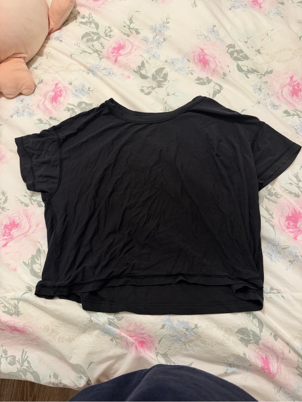 Lululemon cropped tee